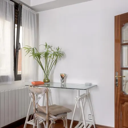 Aston Centrico Y Comodo *