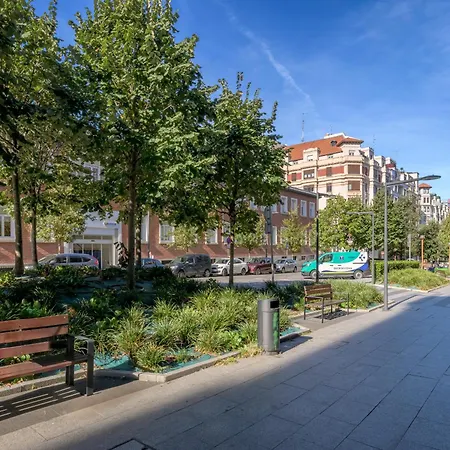 Aston Centrico Y Comodo